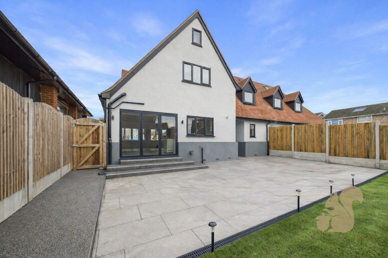 9 Kingsland - Garden Patio.jpg